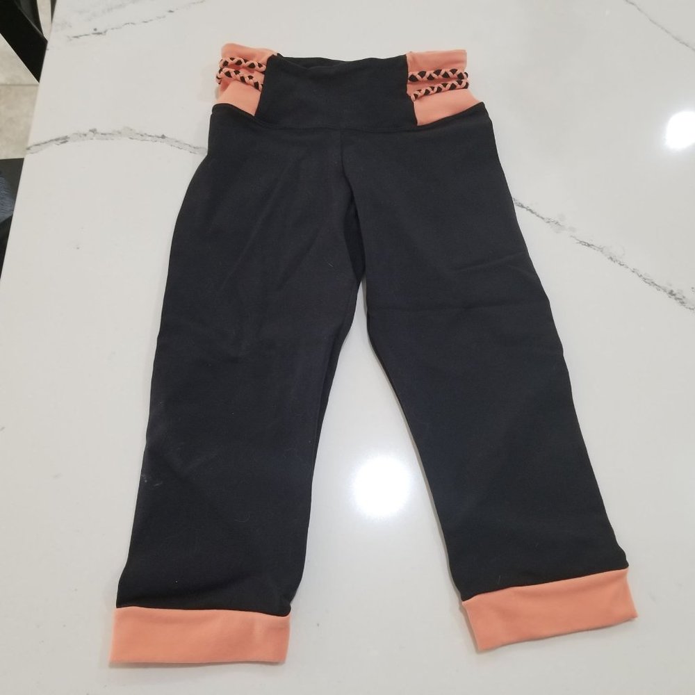 Equilibrium Activewear Black and Peach Capri Leggings.  Size XS